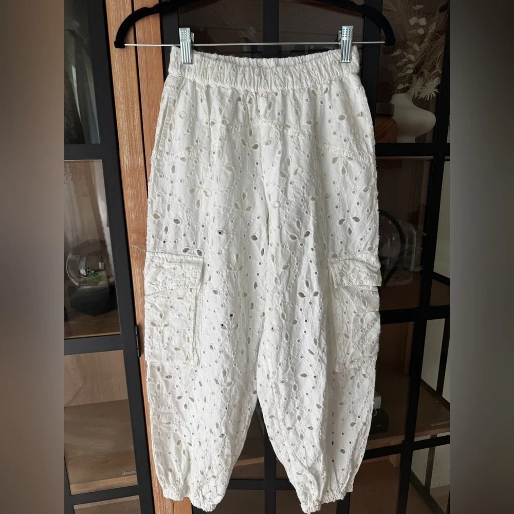 Zara Kids barrel leg pants eyelet girls ecru beige cargo embroidered CONTRASTING